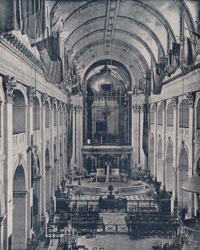 Paříž: Oltář kostela Invalidovny (č/b foto) od French Photographer