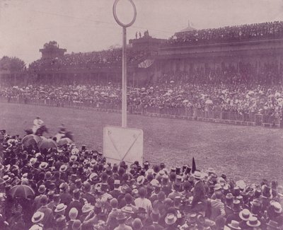 Paříž: Závodní den v Longchamps (černobílá fotografie) od French Photographer