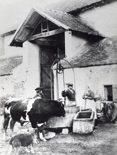 Rolníci kolem studny, na hospodářském dvoře, kolem 1860-70 (čb foto) od French Photographer