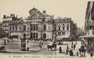 Place du Ralliement, divadlo a Chaussee Saint-Pierre, Angers, Francie od French Photographer