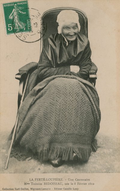 Pohlednice stoletého staříka, Madame Therese Bedoiseau, La Ferte-Loupiere, 1913 od French Photographer