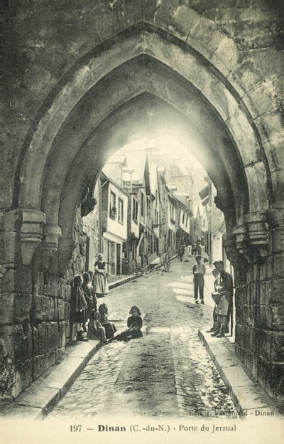 Jesus Street, Dinan (černobílá fotografie) od French Photographer