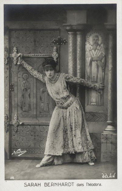 Sarah Bernhardt u císařovny Theodory od French Photographer