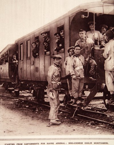Počínaje Cantonments for Havre Arsenal: Indo-Chinese coolies munitioners, ilustrace z The Illustrated War News, září 1916 (sépiová fotografie) od French Photographer