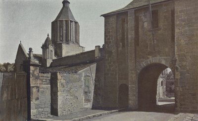 Surgeres, městská brána a zvonice kostela od French Photographer