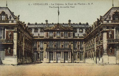 Mramorový dvůr, palác ve Versailles (barevné foto) od French Photographer