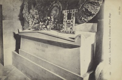 Pantheon, Paříž, Hrob Victora Huga (č/b foto) od French Photographer