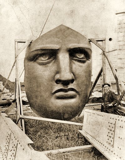 Stavba sochy svobody, detail obličeje, kolem roku 1876 od French Photographer