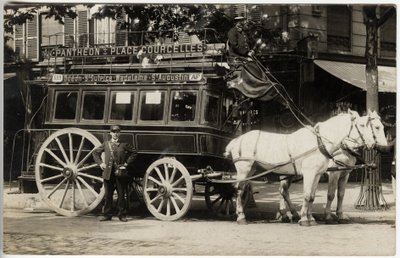 Koňský vůz (patache) na lince Pantheon Place Courcelles v Paříži s patachonem a přijímačem. Pohlednice z počátku 20. století. od French Photographer