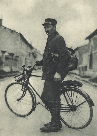 Tento francouzský pošťák považuje své kolo za velmi užitečné od French Photographer