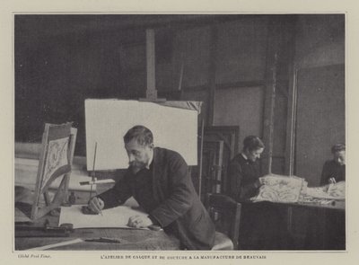 Obkreslovací a šicí dílna v Beauvais Tapestry Manufacture, Francie (černobílá fotografie) od French Photographer