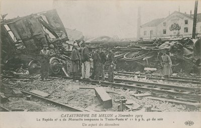 Vlakové neštěstí u Melunu ve Francii, 4. listopadu 1913. Pohled na trosky. Pohlednice odeslána v roce 1913. od French Photographer