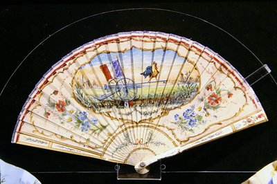 Vlastenecký ventilátor z 1. světové války od pařížského výrobce ventilátorů Maison Kees od French School