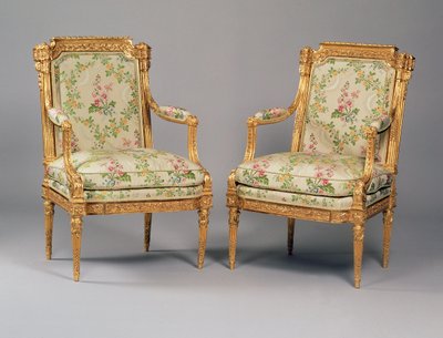 Pár křesel ze sady nábytku Ludvíka XVI., vyraženo Delaisementem, kolem roku 1780 (vyřezávané zlacené dřevo a čalounění) (viz také 222393) od French School