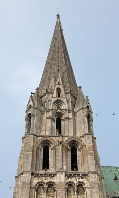 Pohled na jižní věž od French School