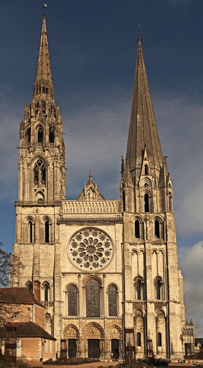 Pohled na západní fasádu od French School