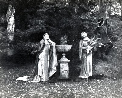 První dějství, scéna 3 Pelleas et Melisande od Debussyho, z fotografie první inscenace opery v Opeře-Comique v Paříži v dubnu 1902, ilustrace v časopise Theatre, červen 1902 (li od French School
