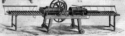 Zemědělský stroj: stroj na výrobu drenážních trubek představený na zemědělské výstavě v roce 1860 v Paříži. Rytina v „“ Le Monde Illustré““ č. 168 z 30. června od French School