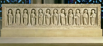 Apoštolové pod arkádami, vyřezávaný reliéf, kolem 1150 od French School