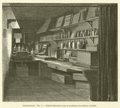 Laboratorní skříň pro výrobu citlivých povrchů (gravírování) od French School