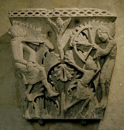 Kapitál zobrazující muže střílejícího šíp do krku druhého, c.1125-30 (vápenec) od French School