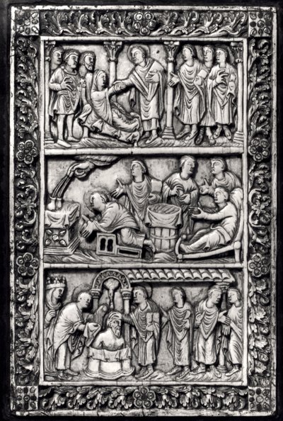 Vyřezávaná deska na přebal knihy zobrazující výjevy ze života sv. Remigia (asi 437-533) a křest Chlodvíka I. (465-511) od French School