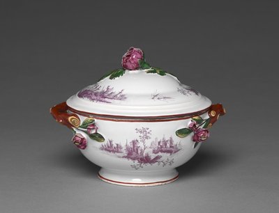 Krytá mísa, vyrobená v továrně Saint Clement, kolem roku 1775 od French School