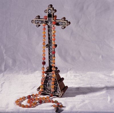 Krucifix a růženec údajně patřily skotské královně Marii (1542–87) od French School