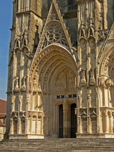 Zobrazující severní dveře v západní fasádě od French School