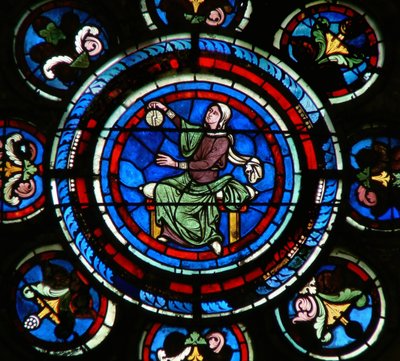 Detail ze severního rozetového okna zobrazující astronomii ze svobodných umění od French School