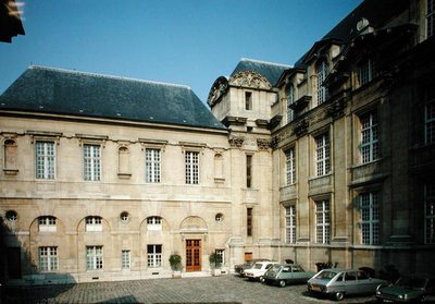 Vnější pohled na Hotel Lamoignon, postavený v roce 1584 od French School