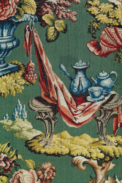 Látka zobrazující čokoládovou konvici a čajovou konvici, Lyon Workshop, cca 1730 (hedvábí) od French School