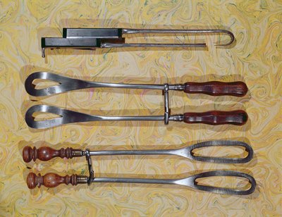 Kleště používané Janem Palfynem z Gentu (1650-1730) (dřevo a kov) od French School