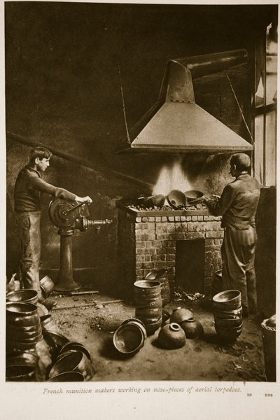 Francouzští výrobci munice pracující na předních částech leteckých torpéd, 1914-19 od French School
