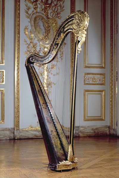 Harfa patřící královně Marii Antoinettě (malované a zlacené dřevo) od French School
