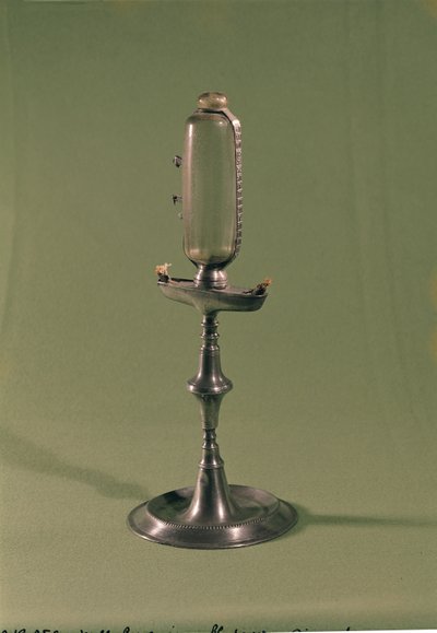 Hodinová lampa, 1677 (cín a sklo) od French School