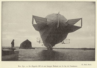 Zeppelin III a jeho plovoucí hangár na Bodamském jezeře (rytina) od French School