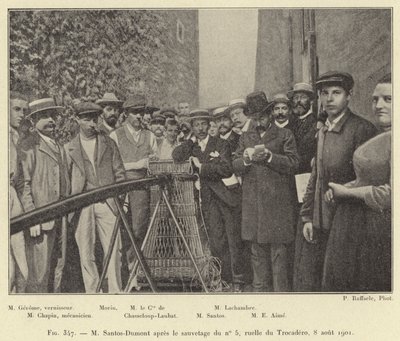 M Santos-Dumont po záchraně č. 5, Ruelle du Trocadero, 8. srpna 1901 (rytina) od French School