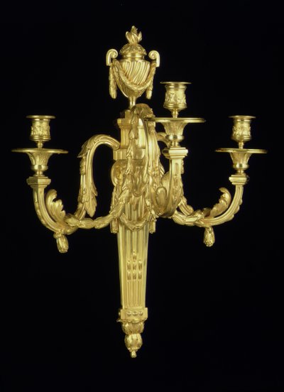 Jedno z dvojice nástěnných svítidel se třemi větvemi Ludvíka XVI., kolem roku 1775 (ormolu) od French School