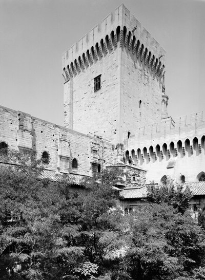 Palais des Papes, Palais Vieux papeže Benedikta XII. († 1342), věž Campane, 1338-40 od French School
