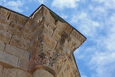 Část polygonální apsidy od French School