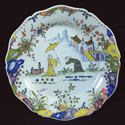 Talíř, zdobený ve stylu Chinoiserie, vytvořený v Rouen (keramika) od French School