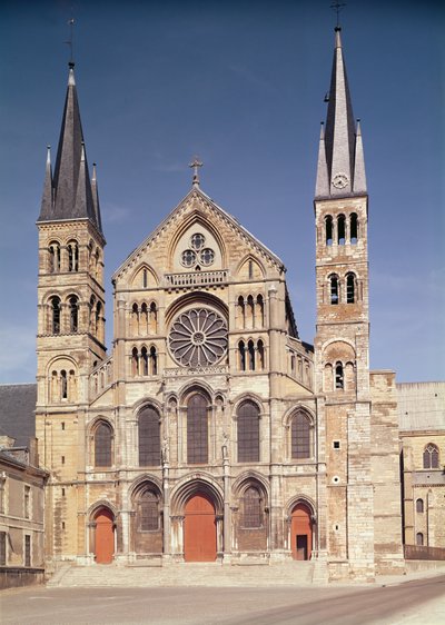 Hlavní průčelí opatství od French School