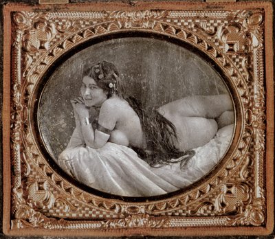 Ležící akt, kolem roku 1850, z knihy fotografií vydané v roce 1980 od French School