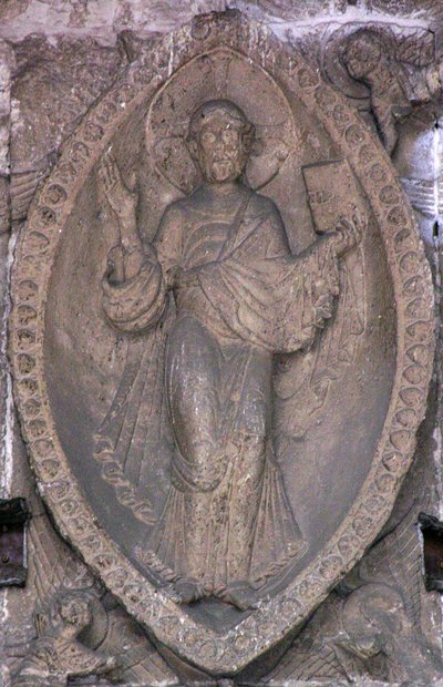 Reliéf zobrazující Krista v mandorle, od severních dveří od French School