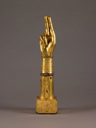 Relikviářová paže, cca 1050-1100 (dřevo a zlatý plech) od French School