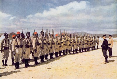 Senegalská pěchota na pláži u Frejus (podle barevné fotografie), 1915 od French School