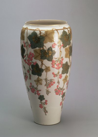 Váza Sevres, s přeglazurovou dekorací (porcelán) od French School