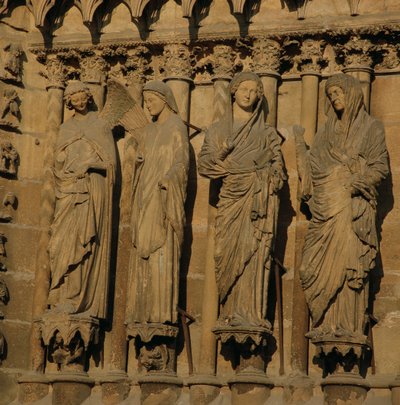 Navštívení, čtyři figury ostění ze západní fasády katedrály, c.1230-40 (vápenec) (viz 62274) od French School