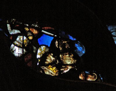 Vdova ze Západní růže zobrazující scénu z Knihy Zjevení: Válka v nebi; Svatý Michael vítězí nad drakem (12:7 8). od French School